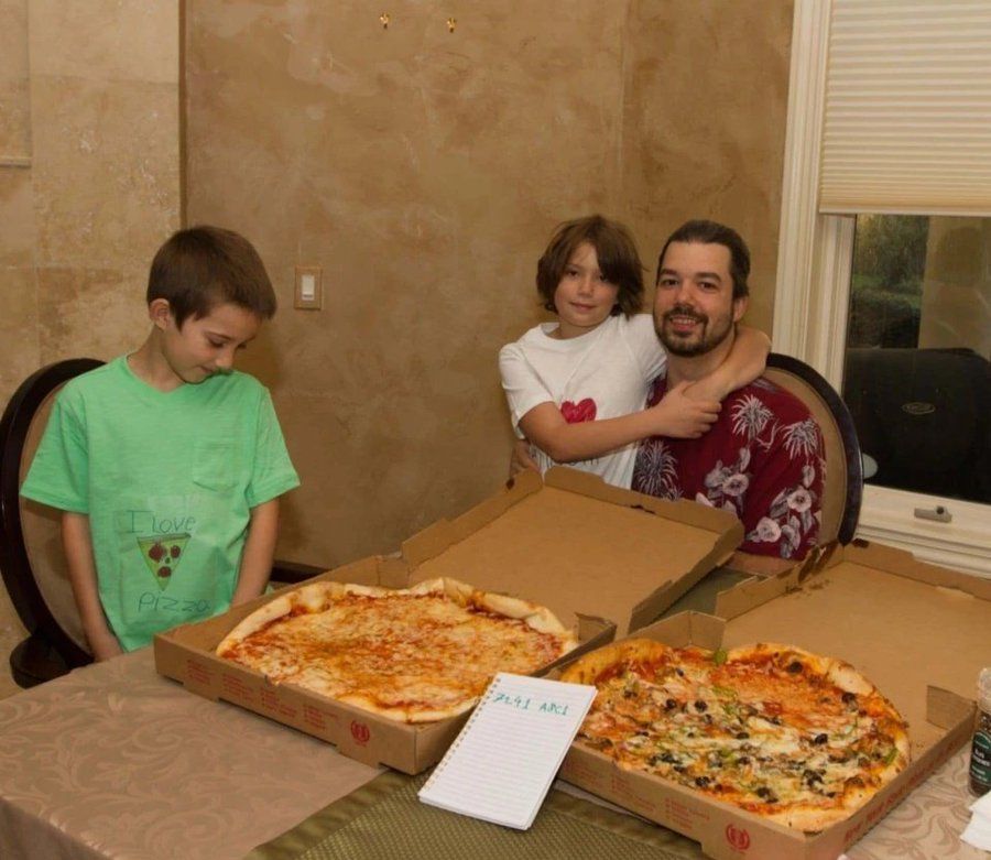 Laszlo Hanyecz 10,000 BTC pizzas